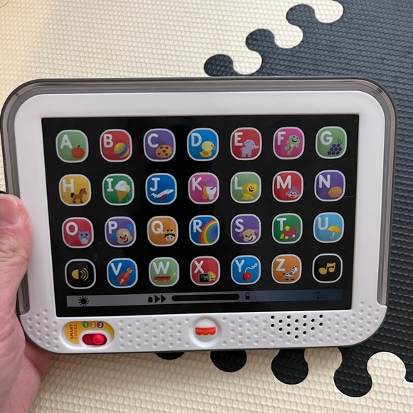 Fisher Price Pretend Tablet iPad for Babies and Toddlers, Learning tablet - Picture 4 of 4